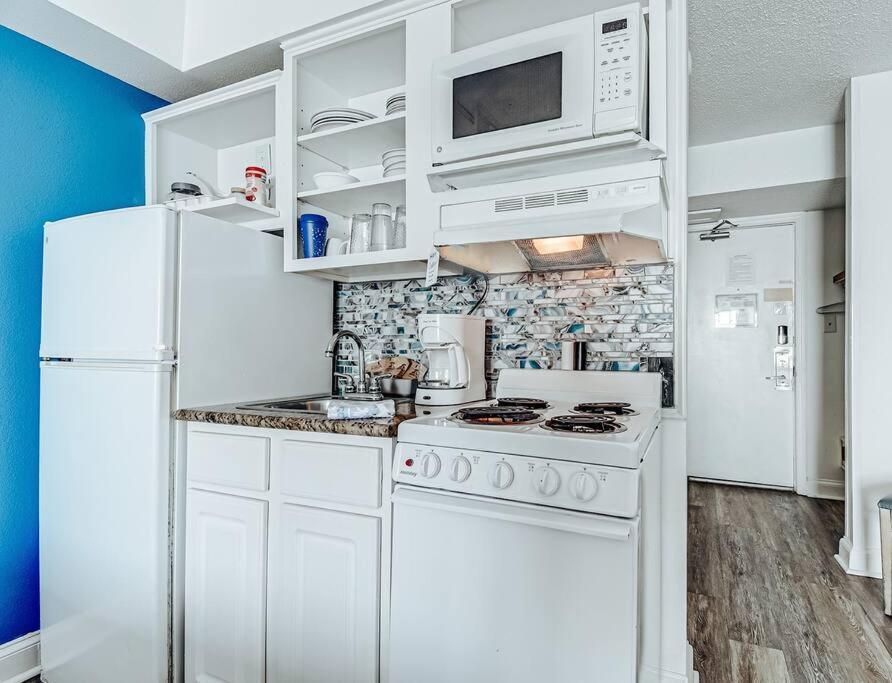 Ocean Front Comfy Condo W/Kitchen, Sleeps 4, Snowbird Paradise Myrtle Beach Kültér fotó
